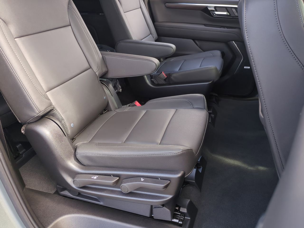 New 2026 Chevrolet Suburban Z71 w/ Comfort Package image 27