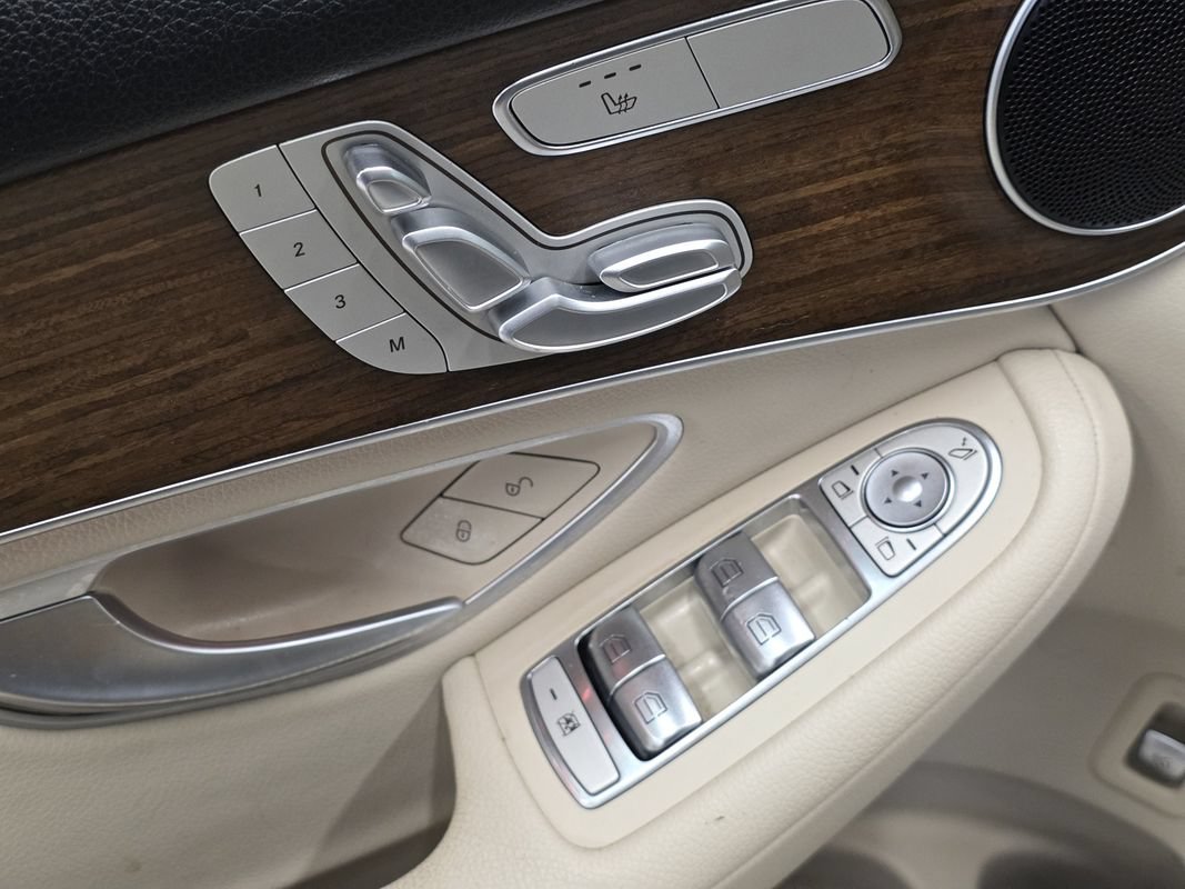 Used 2021 Mercedes-Benz GLC 300 4MATIC image 24