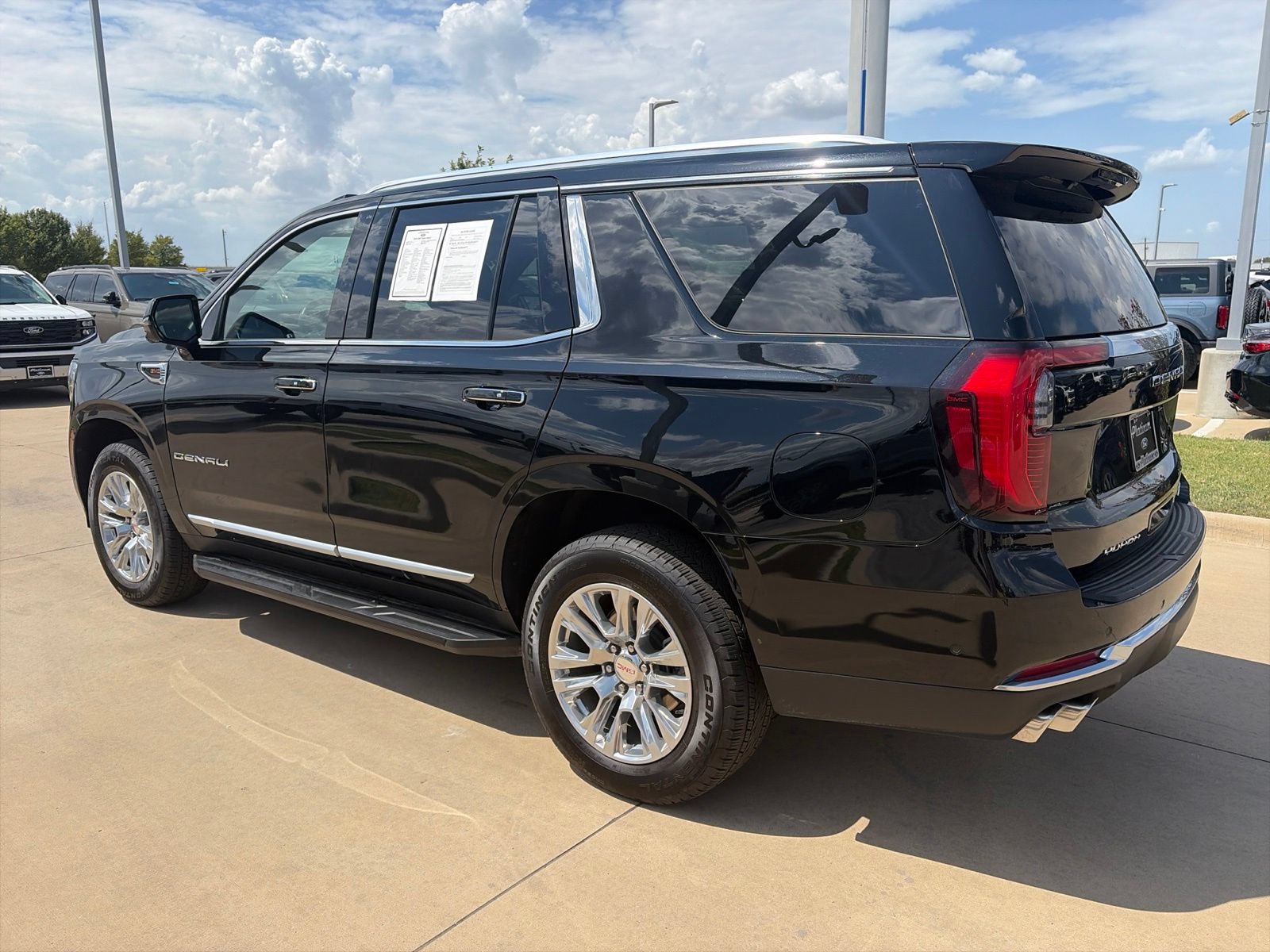 Used 2025 GMC Yukon Denali AWD/4WD image 5
