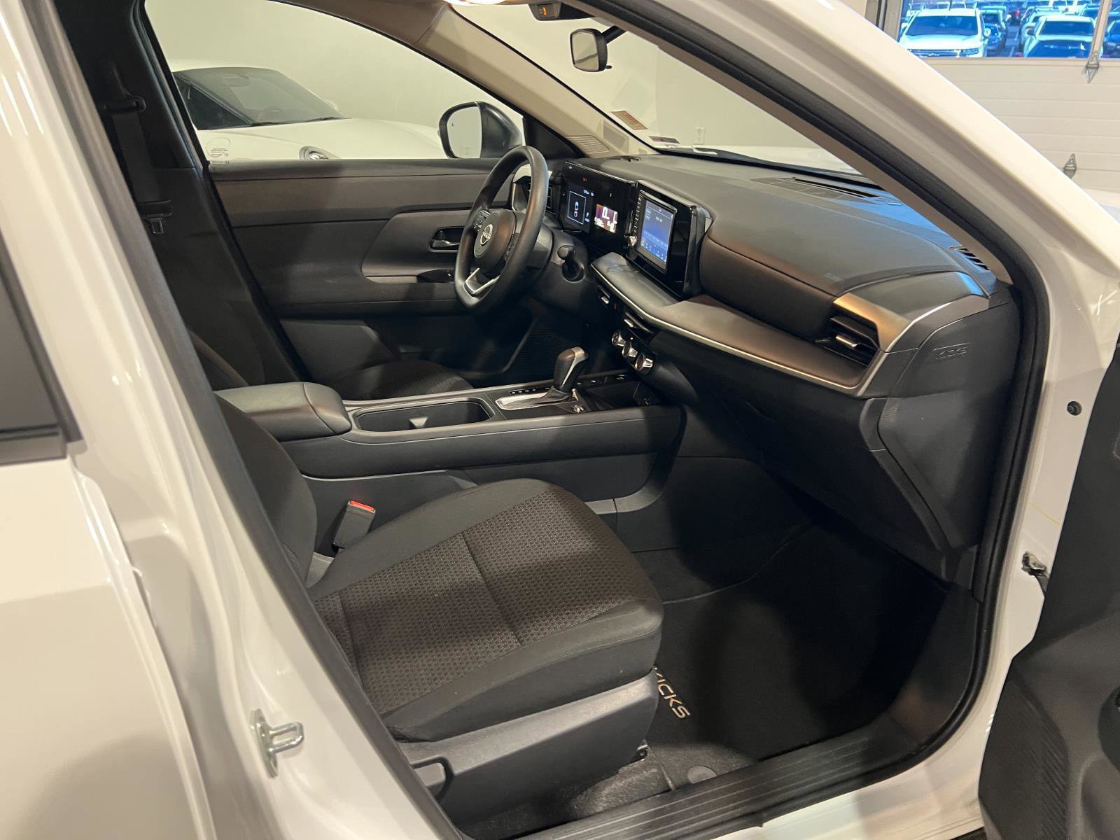 Used 2025 Nissan Kicks S image 32