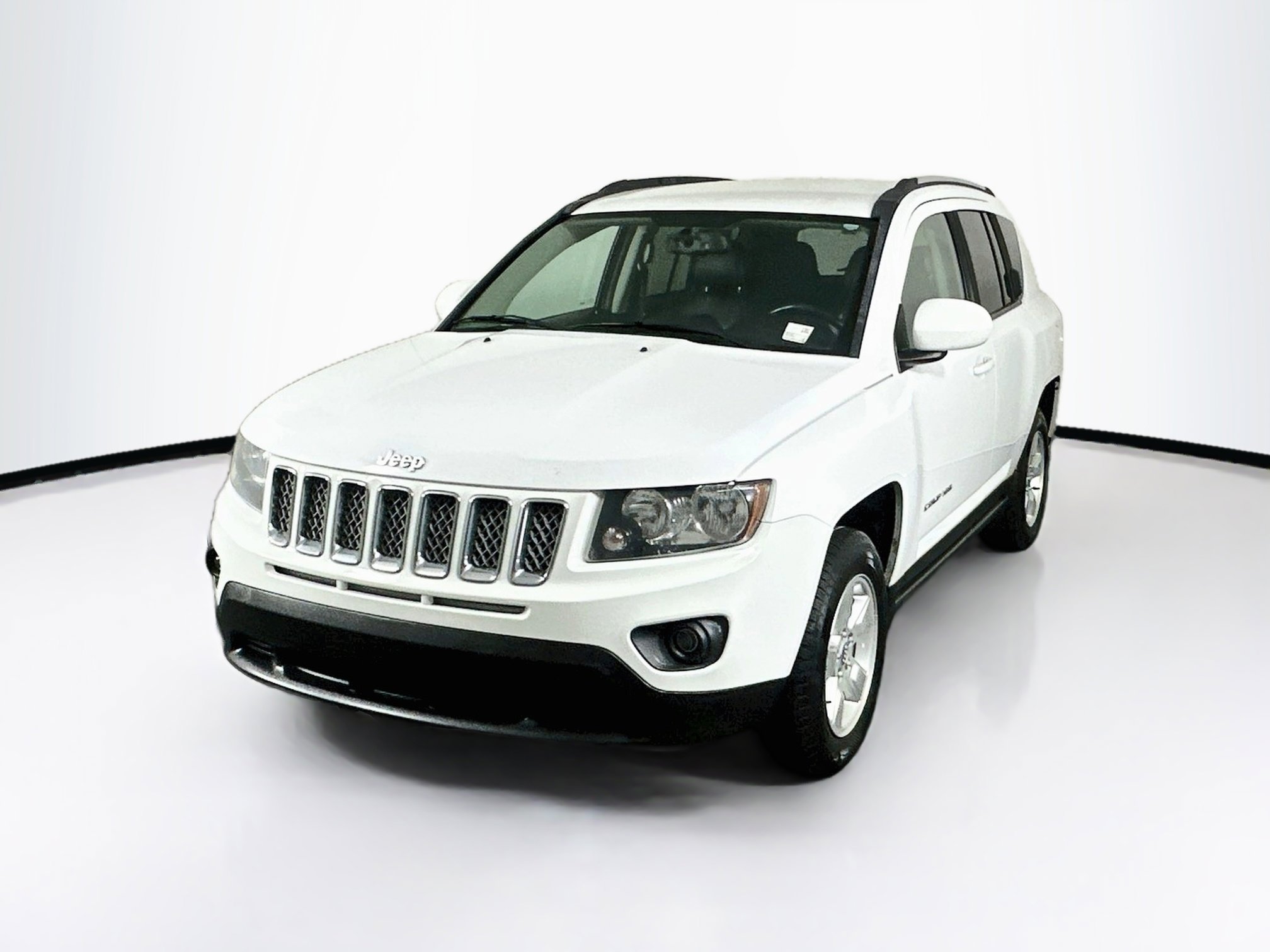 Used 2017 Jeep Compass Latitude FWD image 3