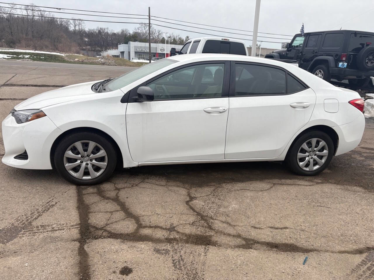 Used 2019 Toyota Corolla LE image 5
