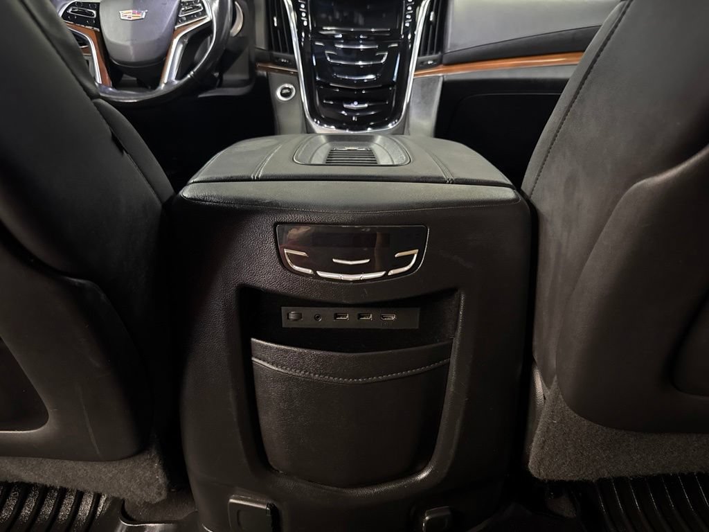 Used 2018 Cadillac Escalade ESV Luxury RWD image 14