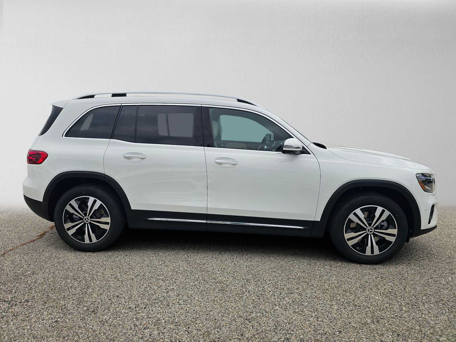 New 2026 Mercedes-Benz GLB 250 image 2