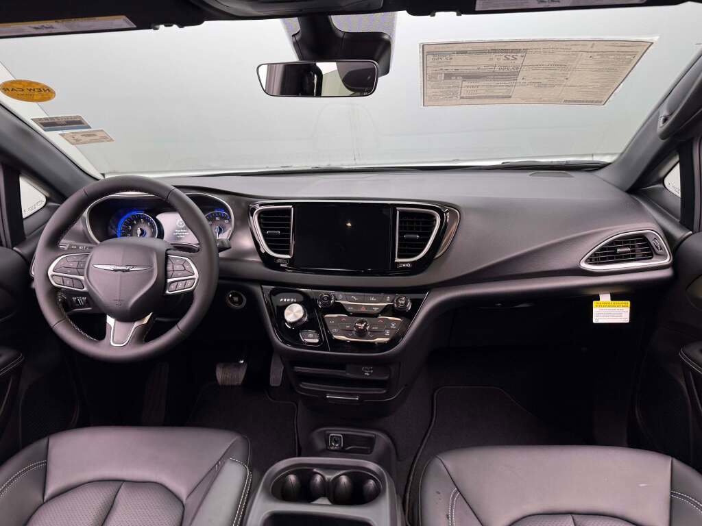 New 2026 Chrysler Voyager LX image 20