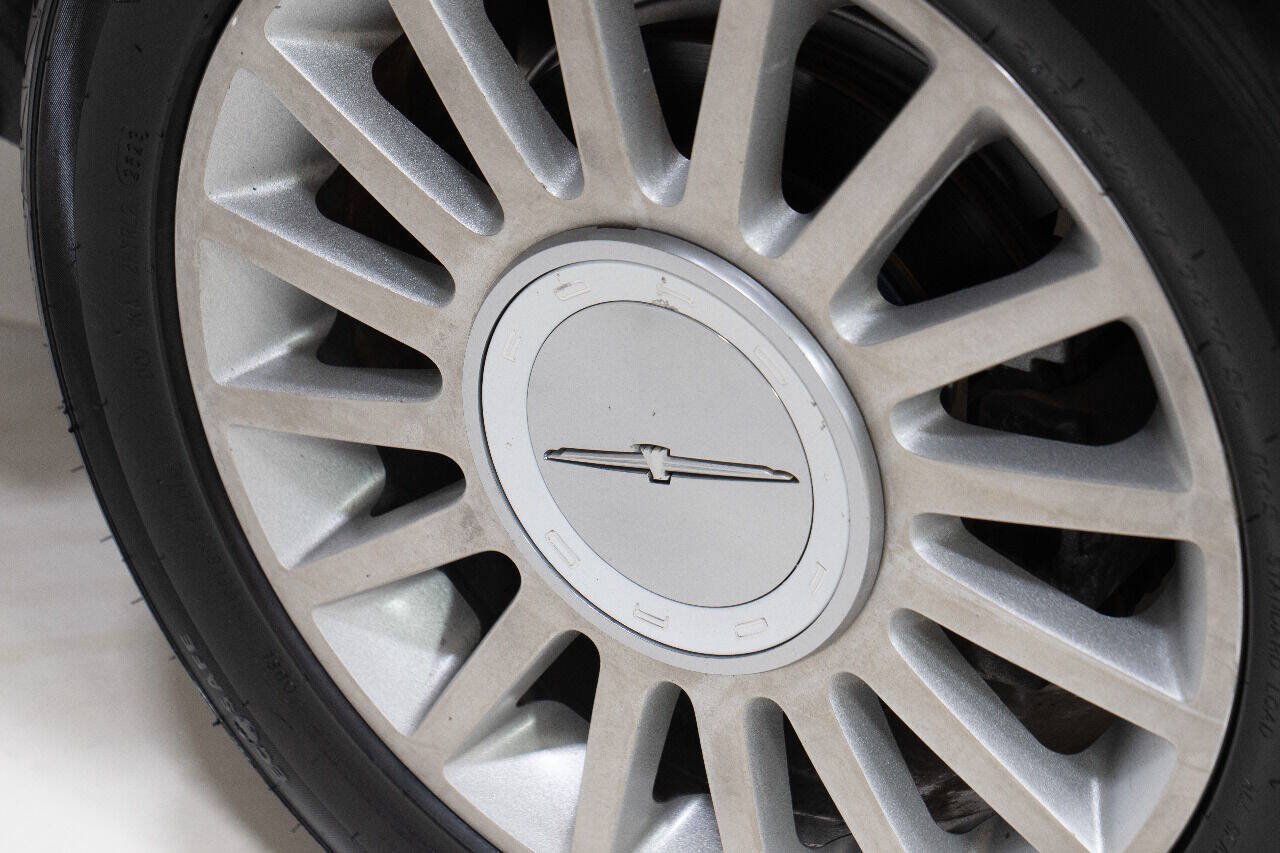 Used 2005 Ford Thunderbird RWD image 48