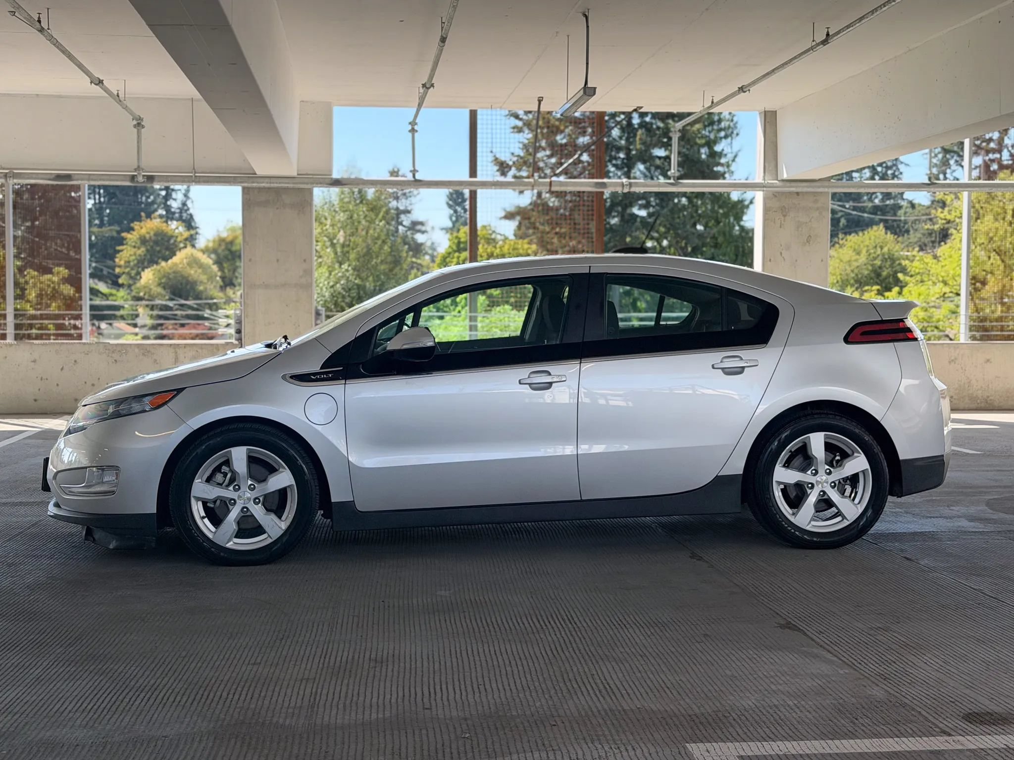 Used 2015 Chevrolet Volt FWD image 8