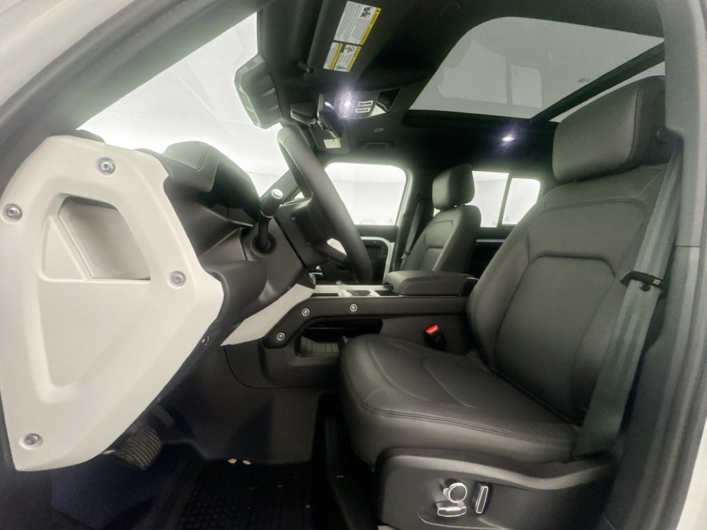 New 2026 Land Rover Defender 130 X-Dynamic SE AWD/4WD image 19