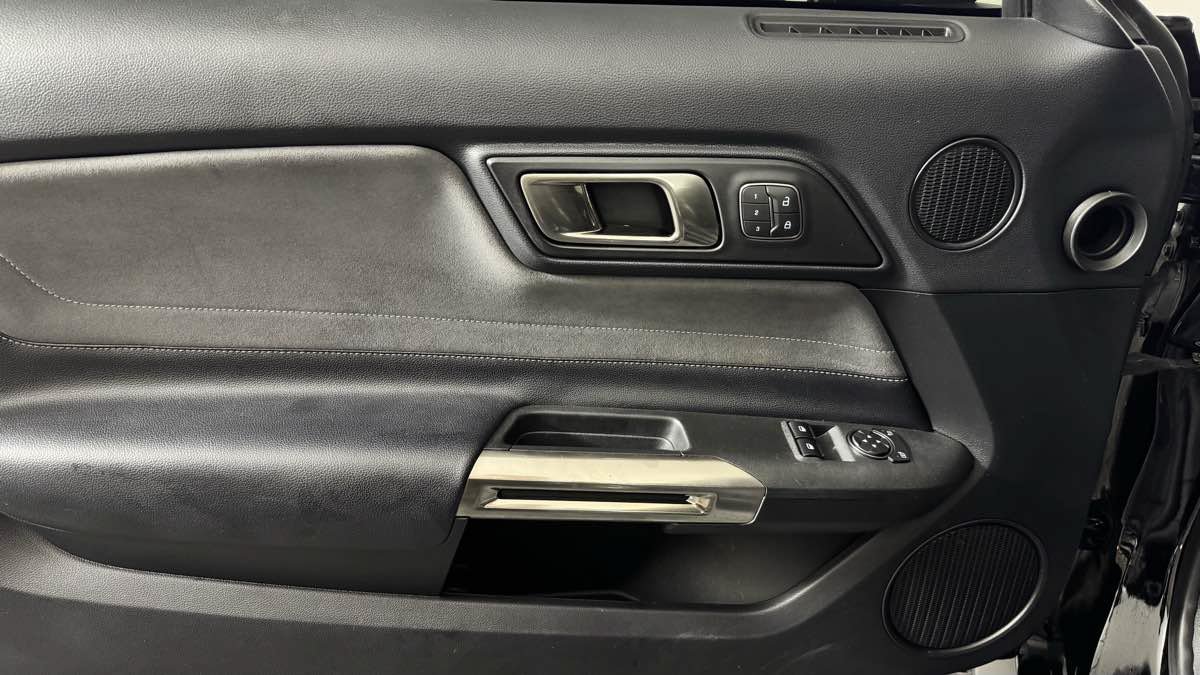 Used 2019 Ford Mustang Shelby GT350 w/ Technology Package RWD image 12