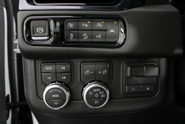 New 2026 GMC Yukon XL AT4 w/ AT4 Premium Plus Package AWD/4WD image 10
