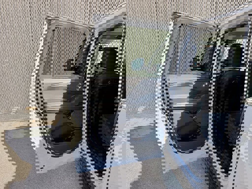 New 2025 Lincoln Navigator L Reserve image 16