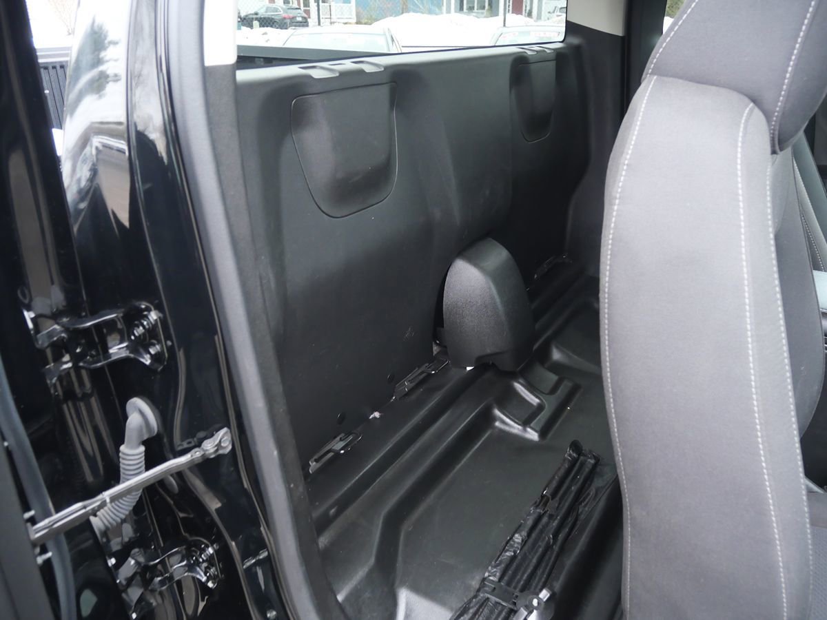 Used 2022 Chevrolet Colorado LT w/ Fleet Safety Package image 23