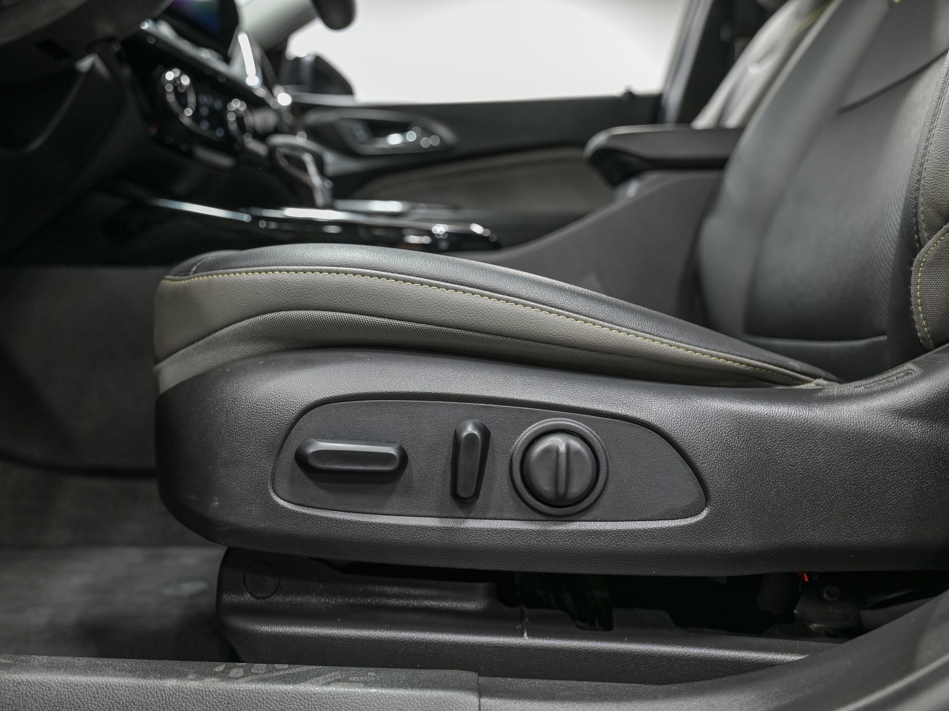Used 2025 Chevrolet Trax ACTIV w/ Driver Confidence Package image 14