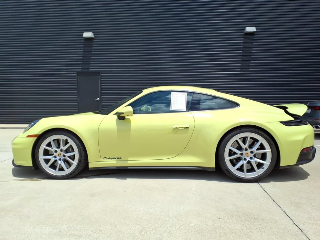 Certified 2025 Porsche 911 Carrera GTS RWD image 2