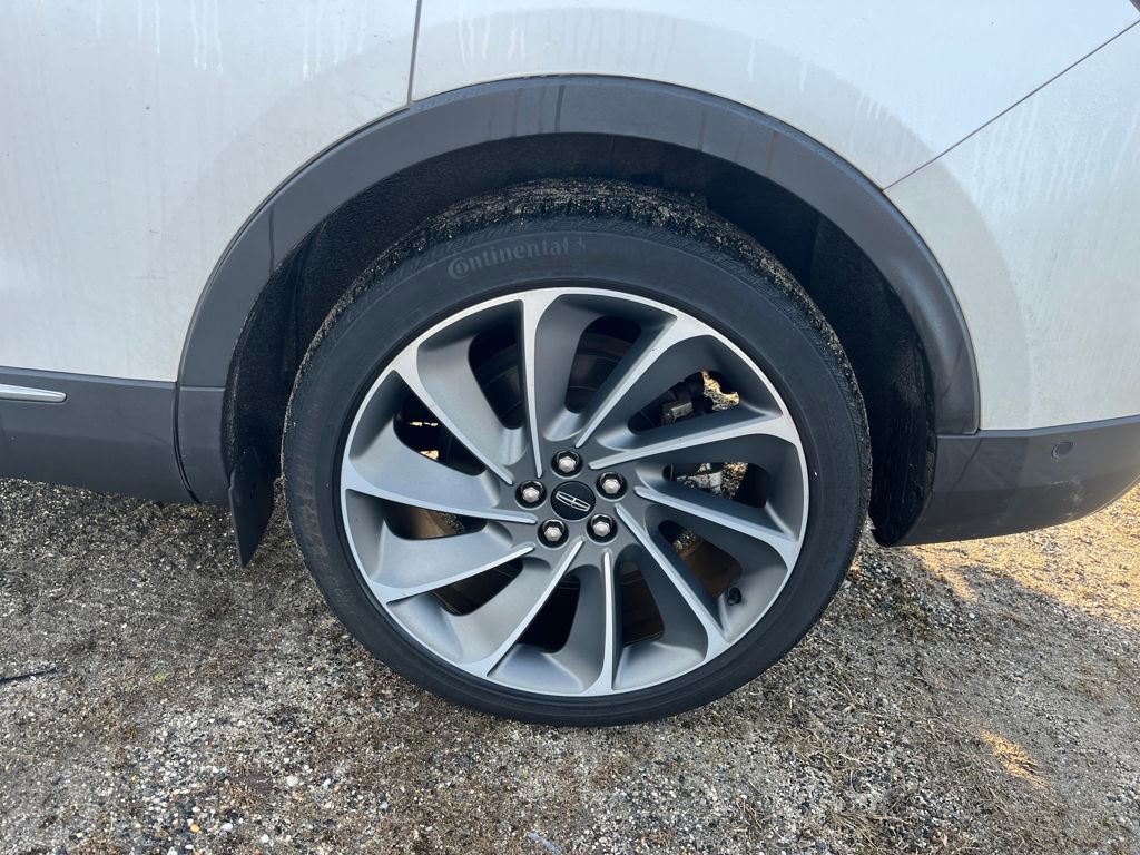 Used 2023 Lincoln Nautilus Reserve w/ Equipment Group 202A image 5