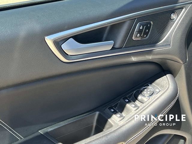 Used 2023 Ford Edge ST image 13