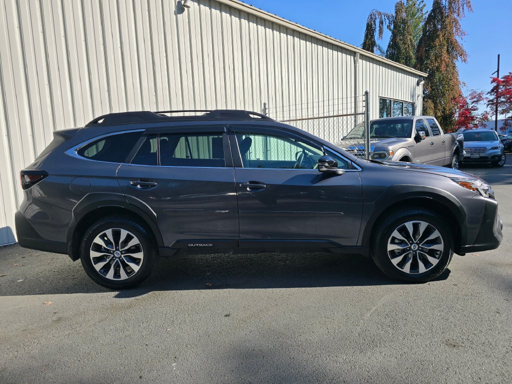 Used 2025 Subaru Outback Limited AWD/4WD image 3