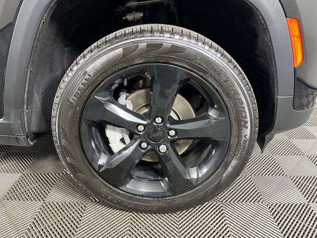 Used 2024 Jeep Grand Cherokee Limited w/ Black Appearance Package image 9