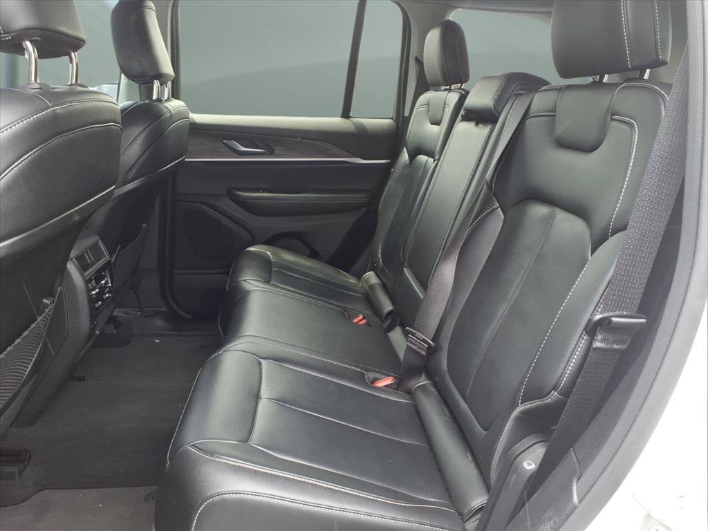Used 2023 Jeep Grand Cherokee Limited w/ Black Appearance Package RWD image 18