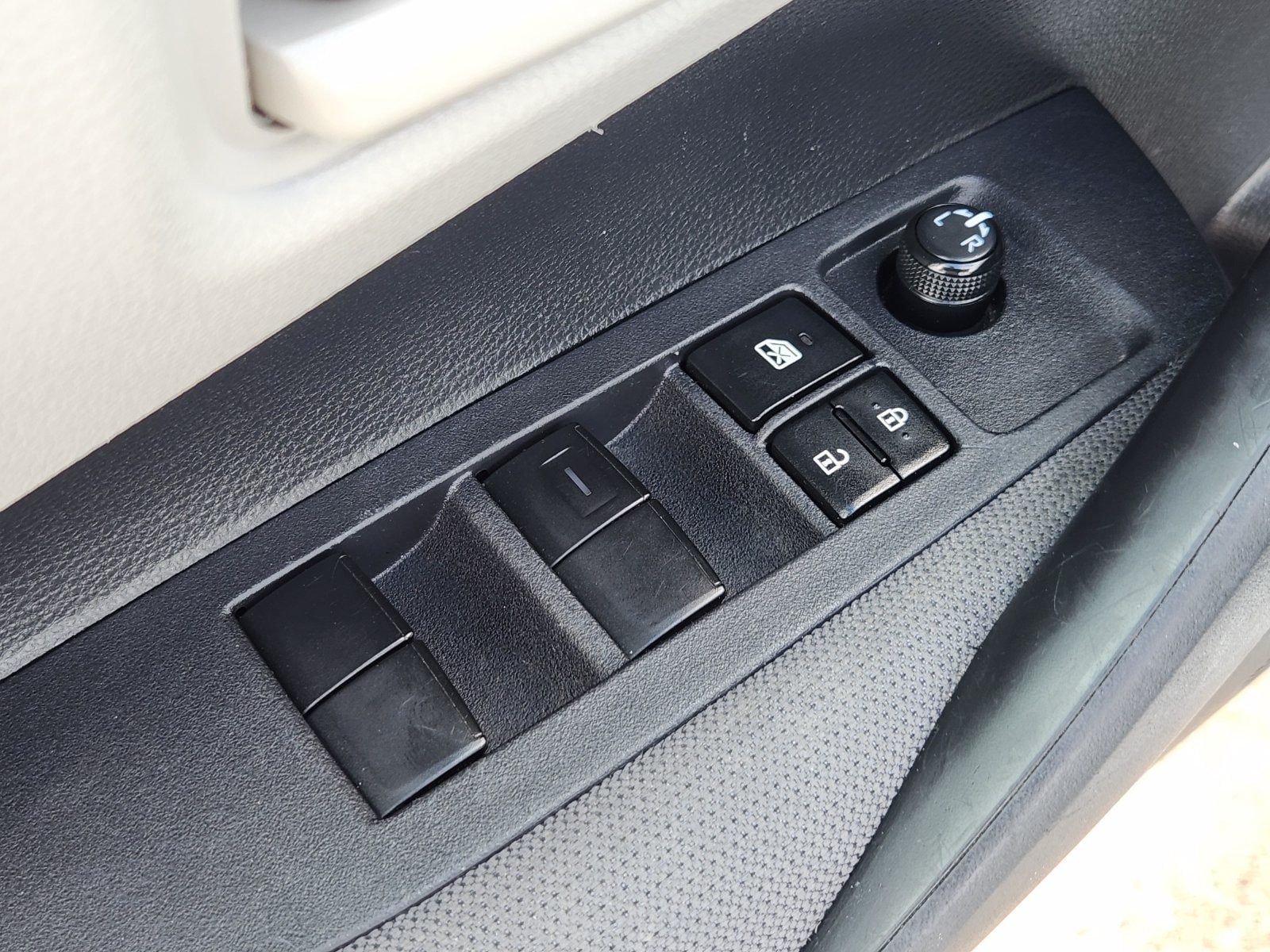 Used 2024 Toyota Corolla LE FWD image 30