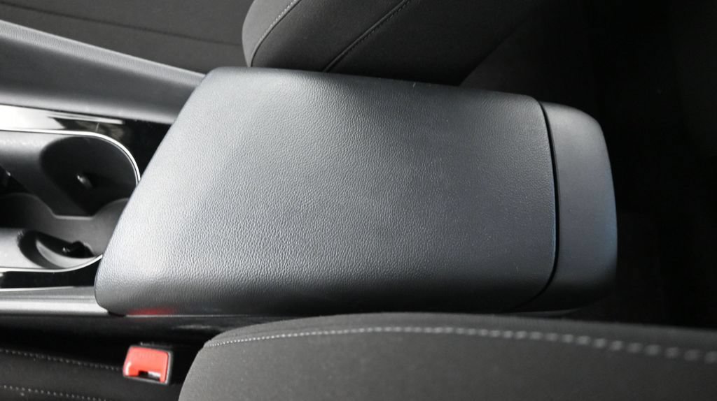 Used 2025 Hyundai Elantra SEL FWD image 36