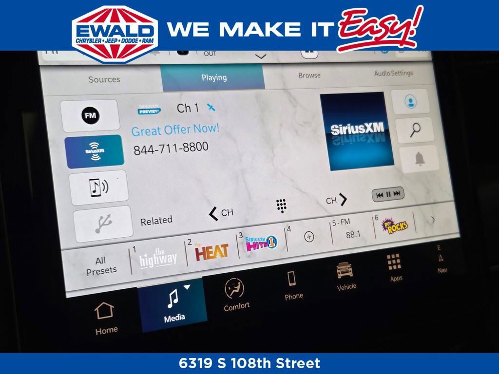 New 2025 Jeep Grand Cherokee Limited w/ Luxury Tech Group II image 3