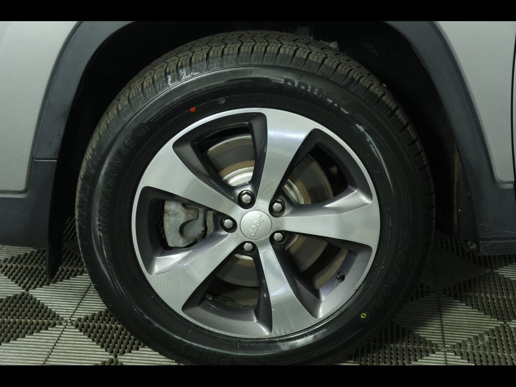 Used 2020 Jeep Cherokee Limited AWD/4WD image 8