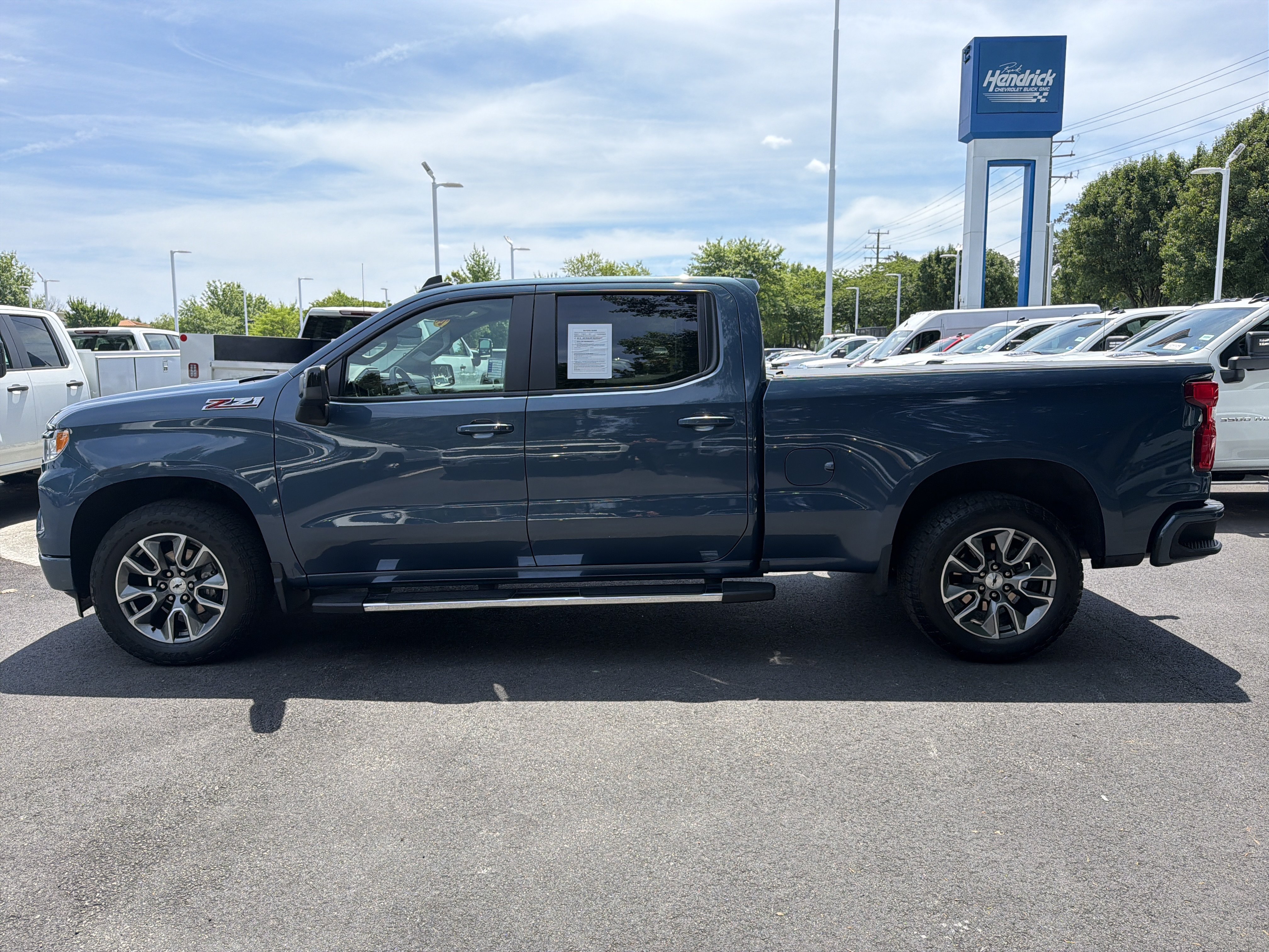 Used 2024 Chevrolet Silverado 1500 RST w/ Z71 Off-Road Package AWD/4WD image 6