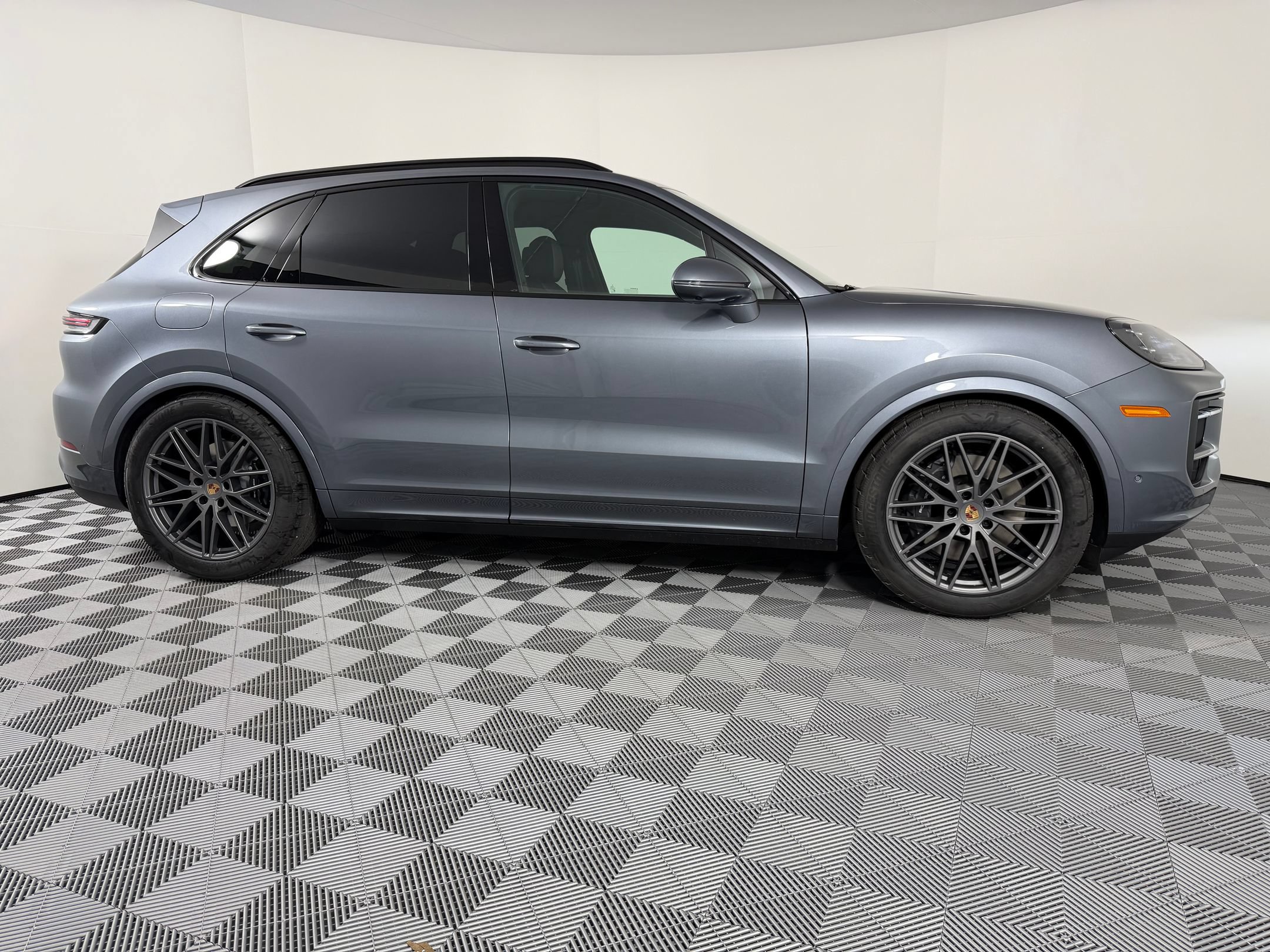 Certified 2026 Porsche Cayenne AWD/4WD image 8