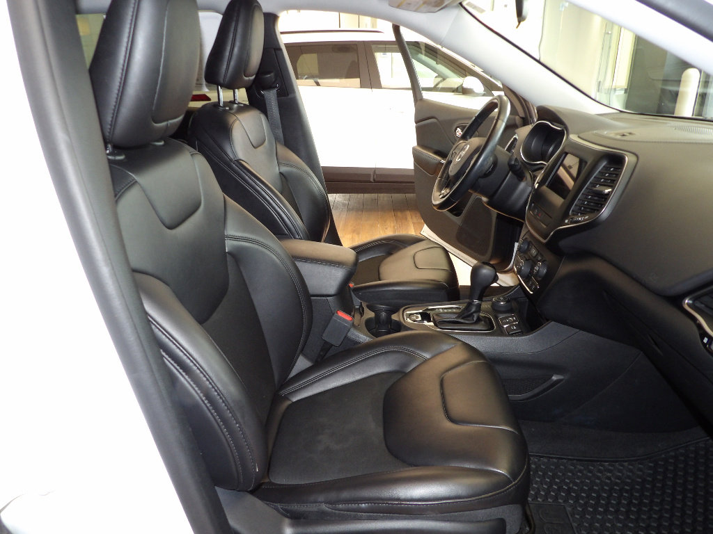 Used 2020 Jeep Cherokee Latitude Plus image 14