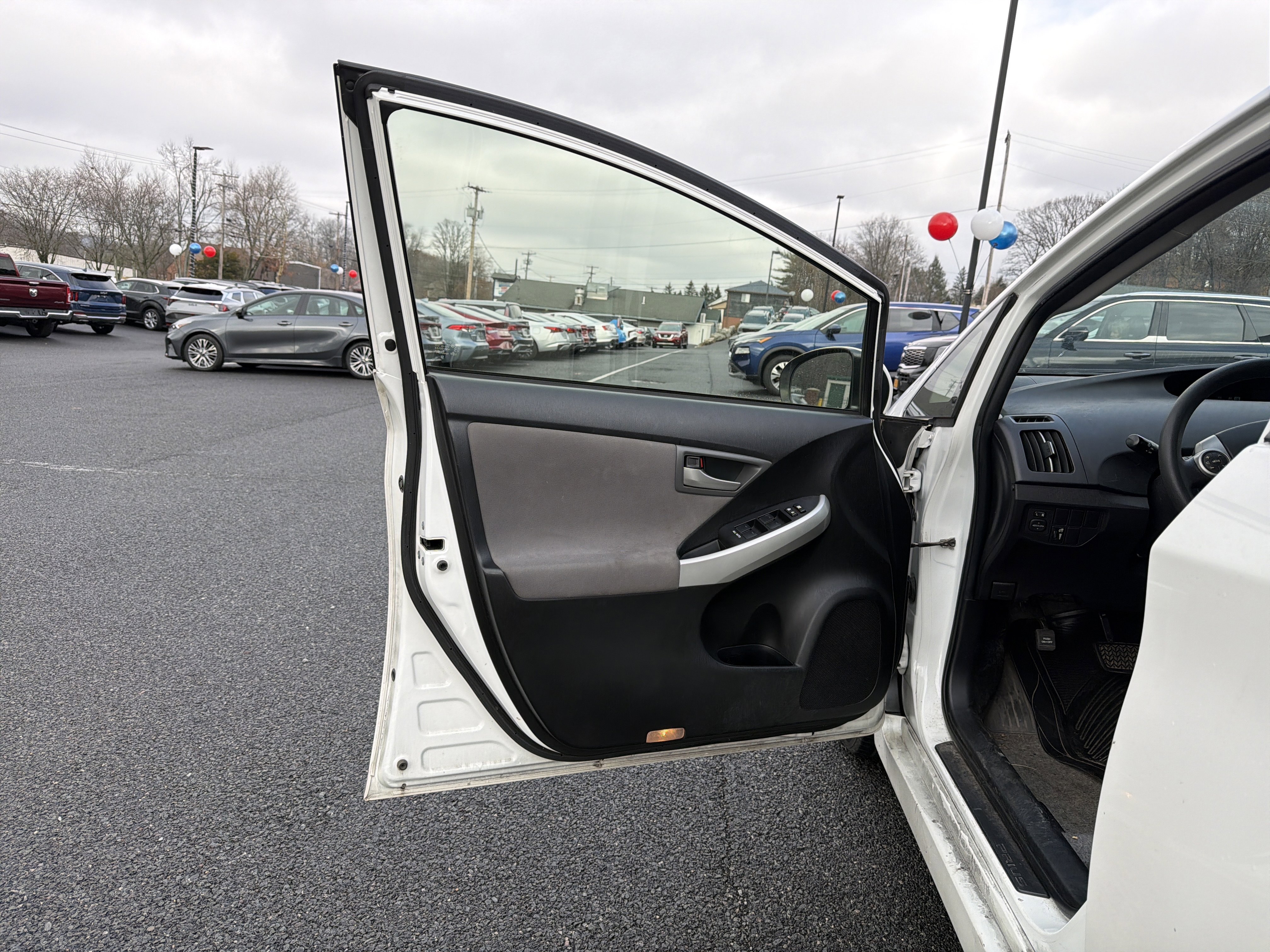 Used 2013 Toyota Prius Two image 11