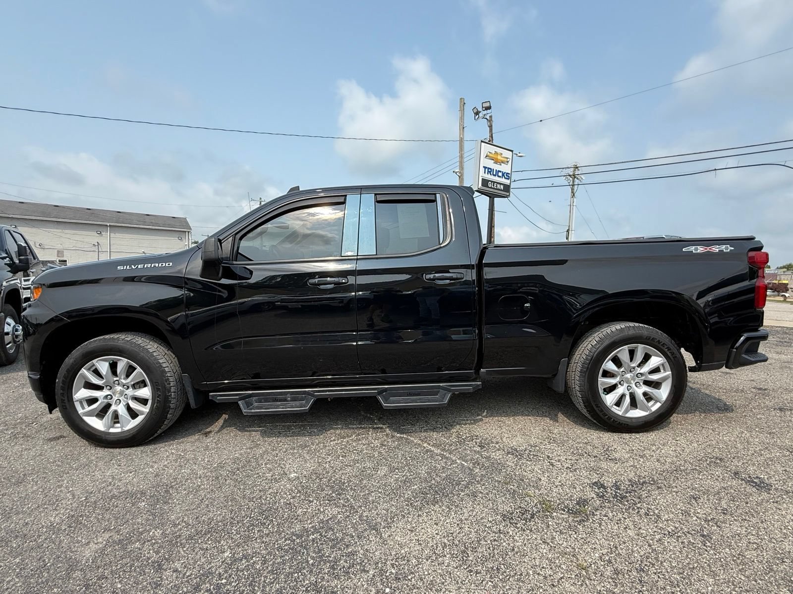 Used 2020 Chevrolet Silverado 1500 Custom w/ Custom Value Package AWD/4WD image 4