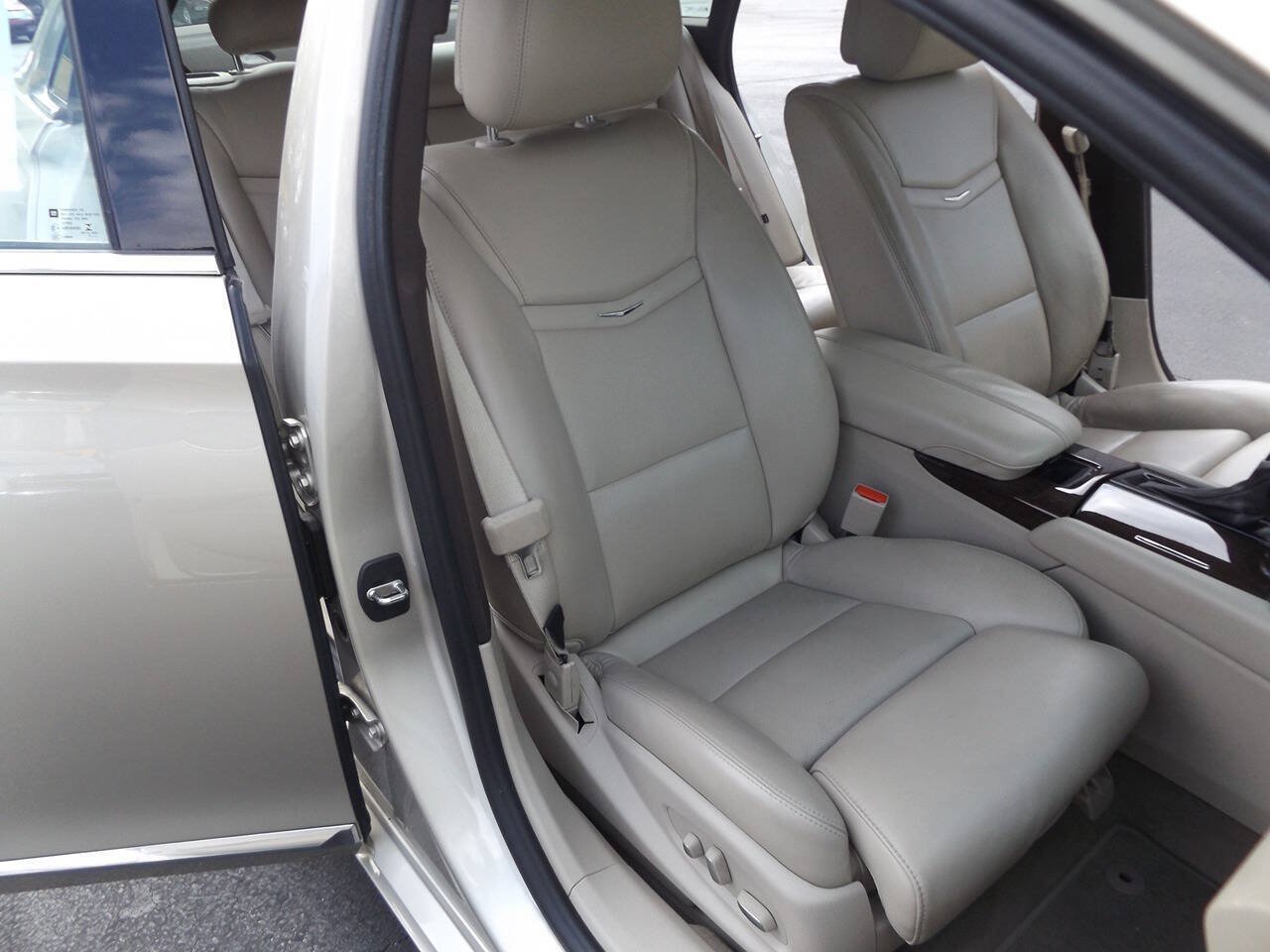 Used 2013 Cadillac XTS Luxury w/ Driver Awareness Package FWD image 23