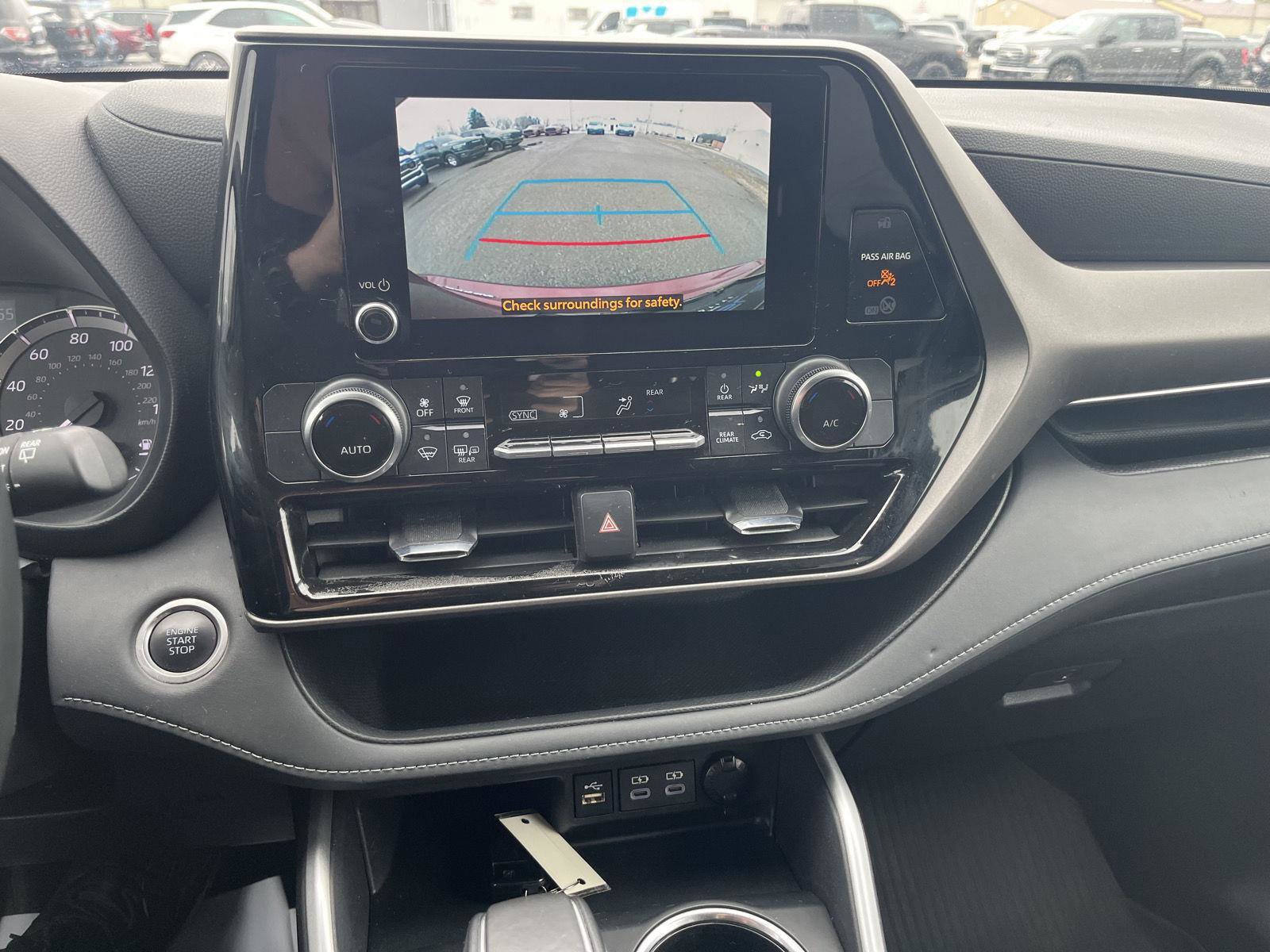 Used 2024 Toyota Highlander LE image 18