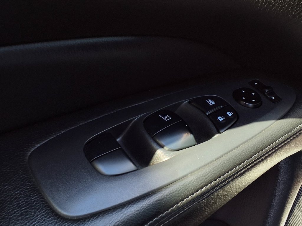 Used 2020 Nissan Pathfinder S FWD image 17
