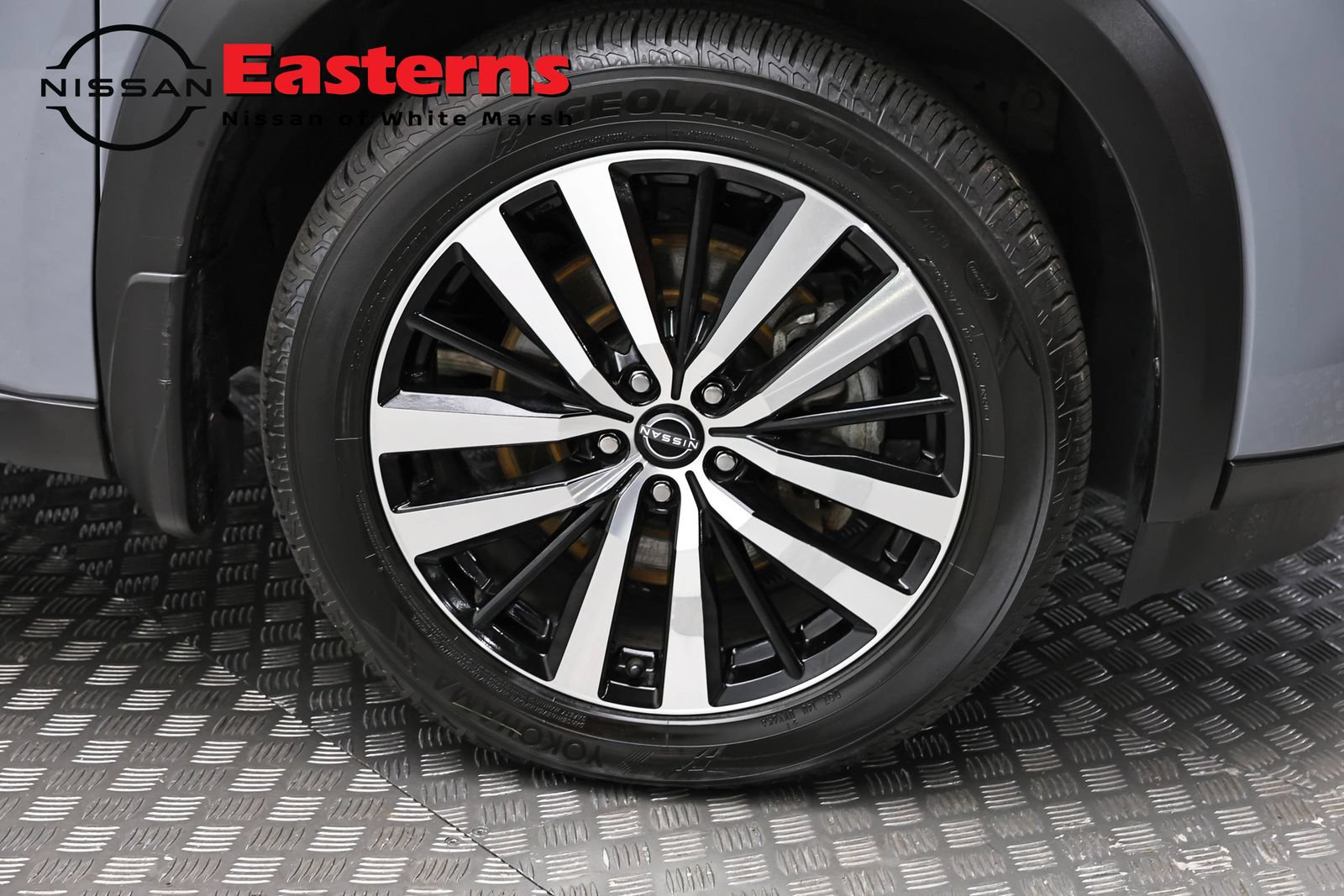 Used 2024 Nissan Pathfinder Platinum w/ Black Appearance Package AWD/4WD image 34