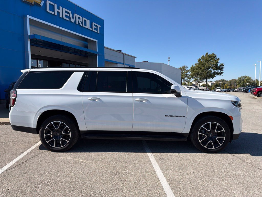 Used 2024 Chevrolet Suburban RST w/ Luxury Package AWD/4WD image 2