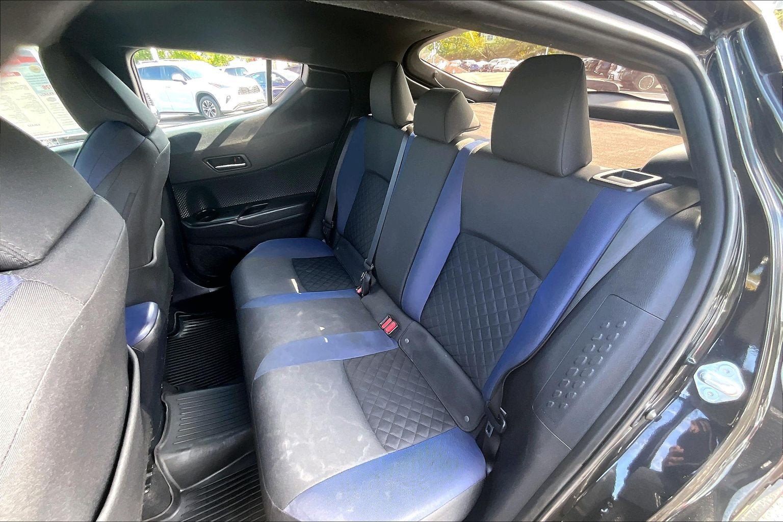 Used 2022 Toyota C-HR XLE FWD image 23