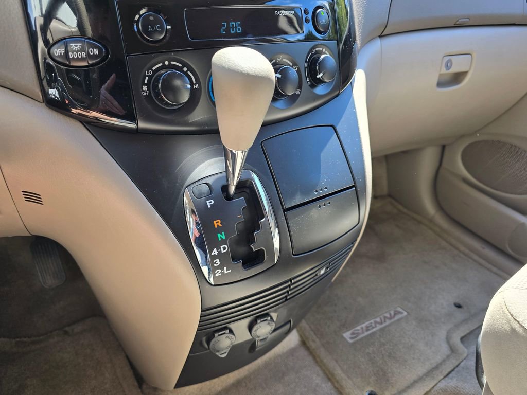 Used 2005 Toyota Sienna LE FWD image 22
