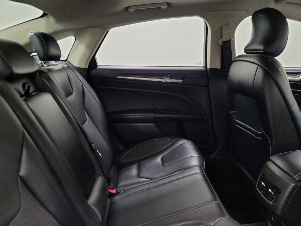 Used 2018 Ford Fusion Titanium FWD image 19