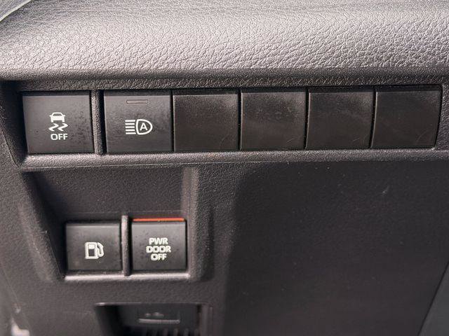 Certified 2025 Toyota Sienna XLE FWD image 19