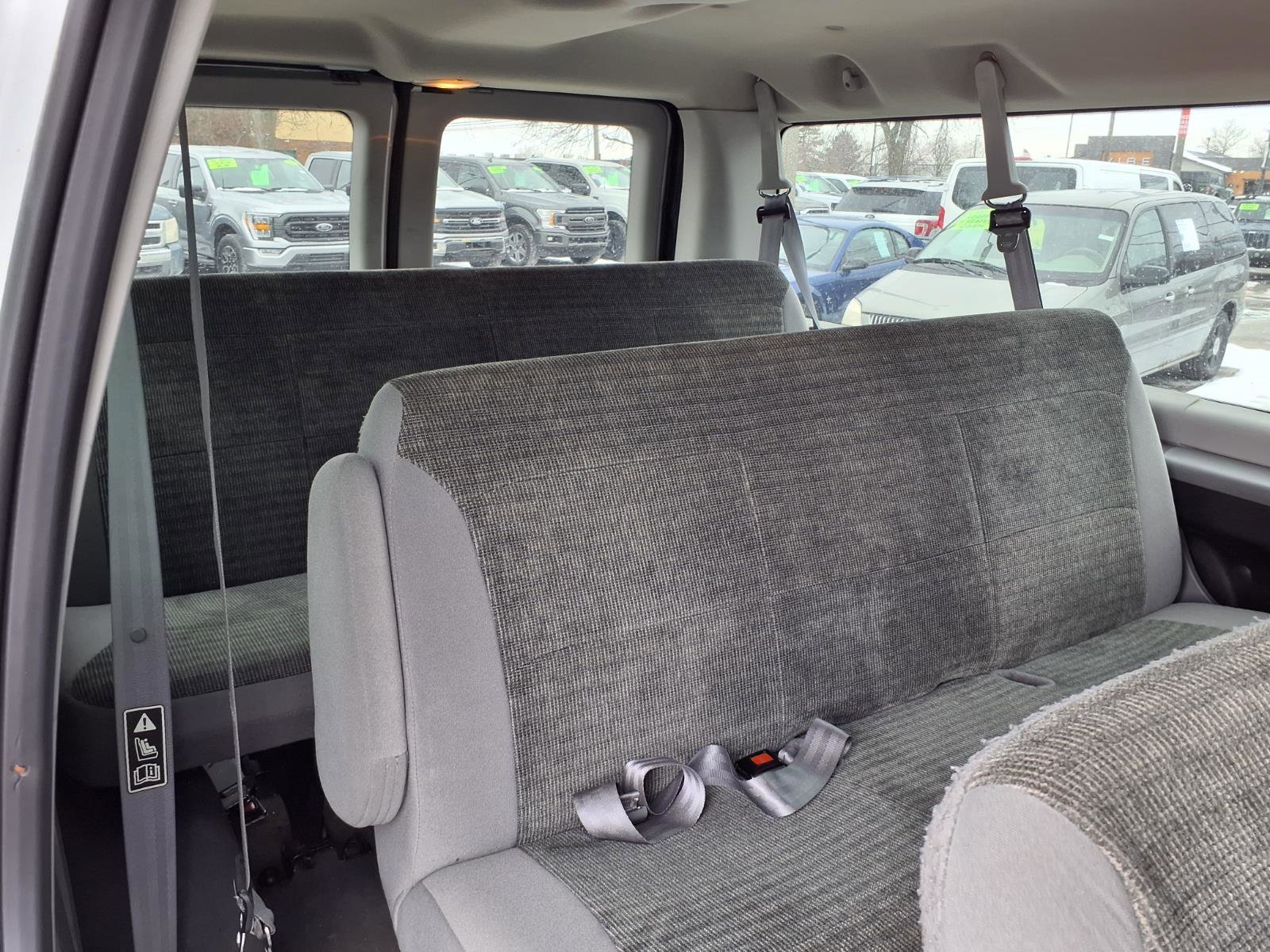 Used 2004 Ford E-350 and Econoline 350 XLT image 5