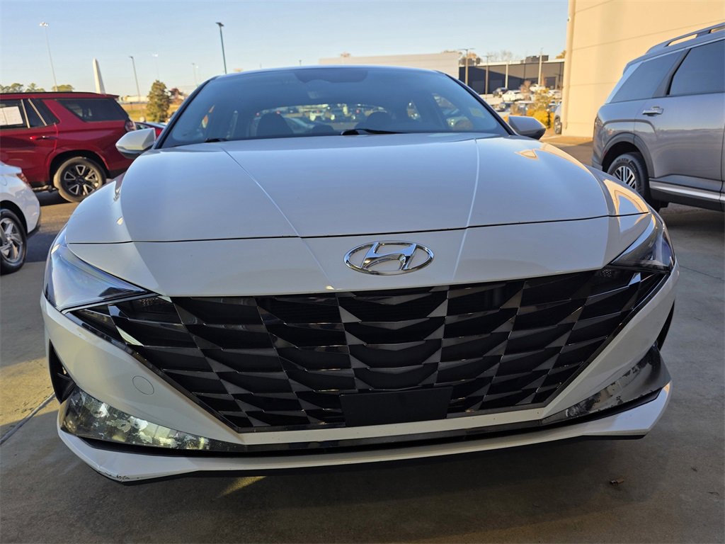 Used 2022 Hyundai Elantra Limited image 2