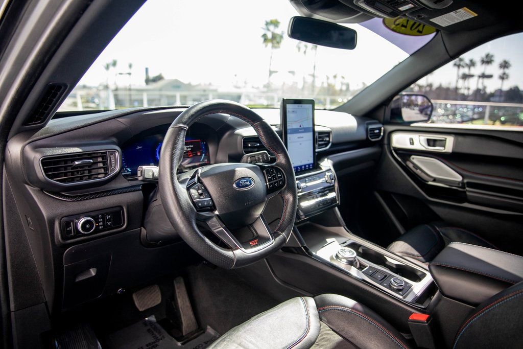 Used 2023 Ford Explorer ST w/ Equipment Group 401A image 8