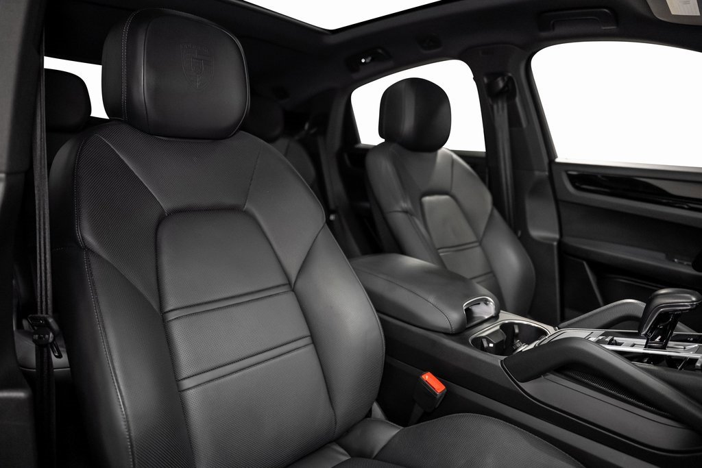 Used 2021 Porsche Cayenne Coupe image 30