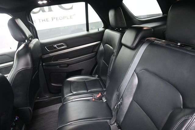 Used 2019 Ford Explorer XLT w/ Equipment Group 202A AWD/4WD image 21
