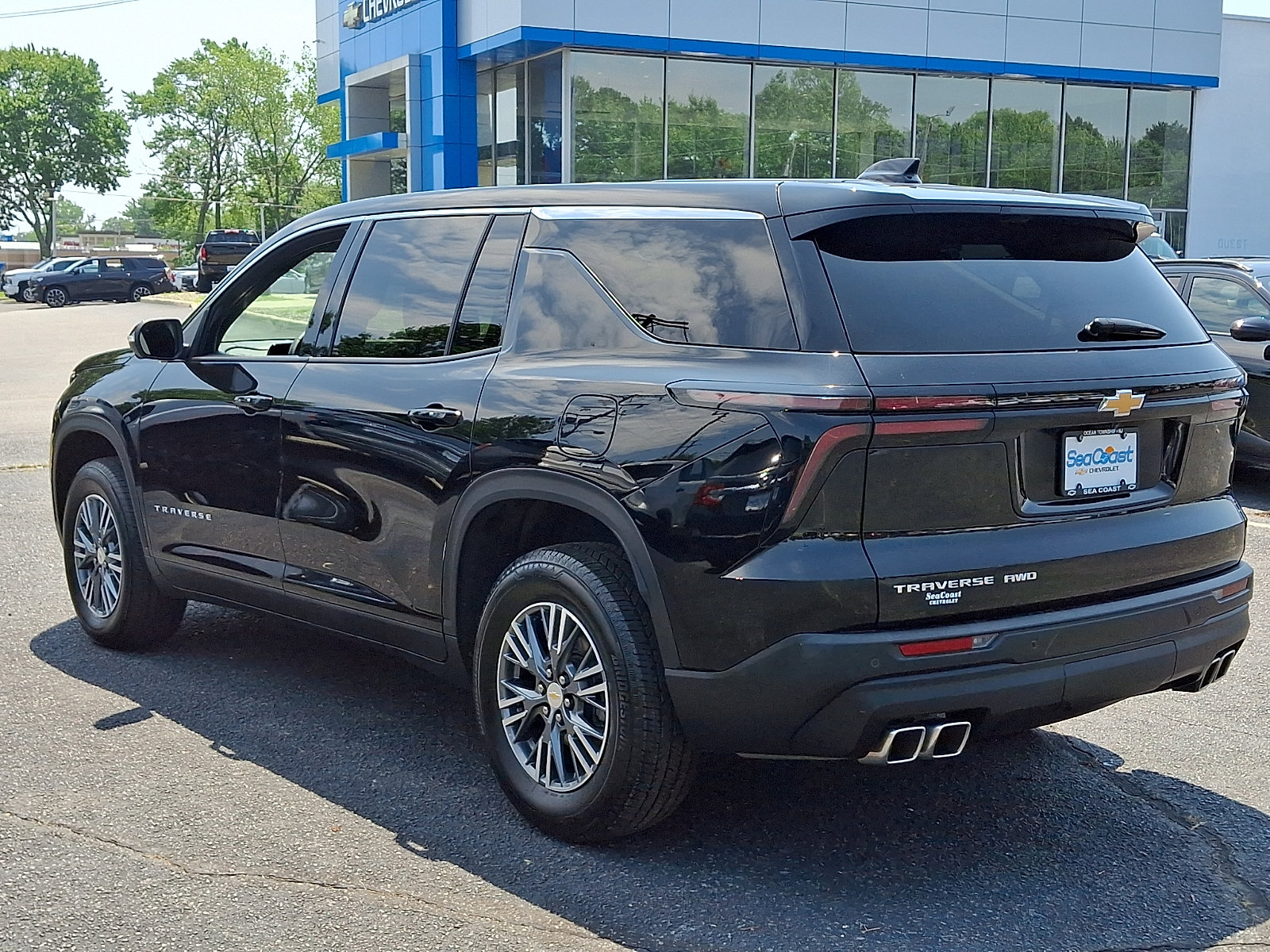 Used 2024 Chevrolet Traverse LS w/ LPO, Floor Liner Package AWD/4WD image 5