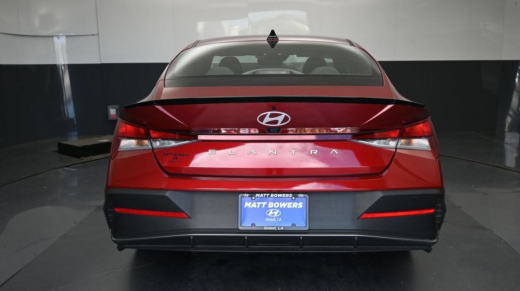 Used 2025 Hyundai Elantra Sport FWD image 17