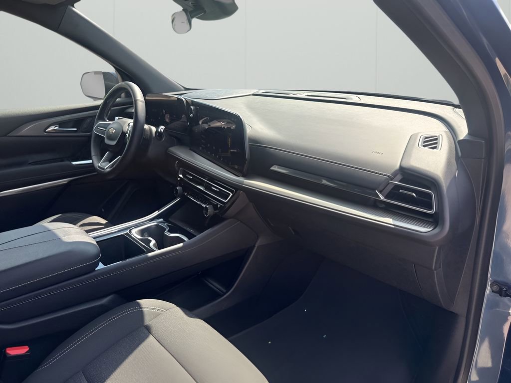 Used 2025 Chevrolet Traverse LT image 14