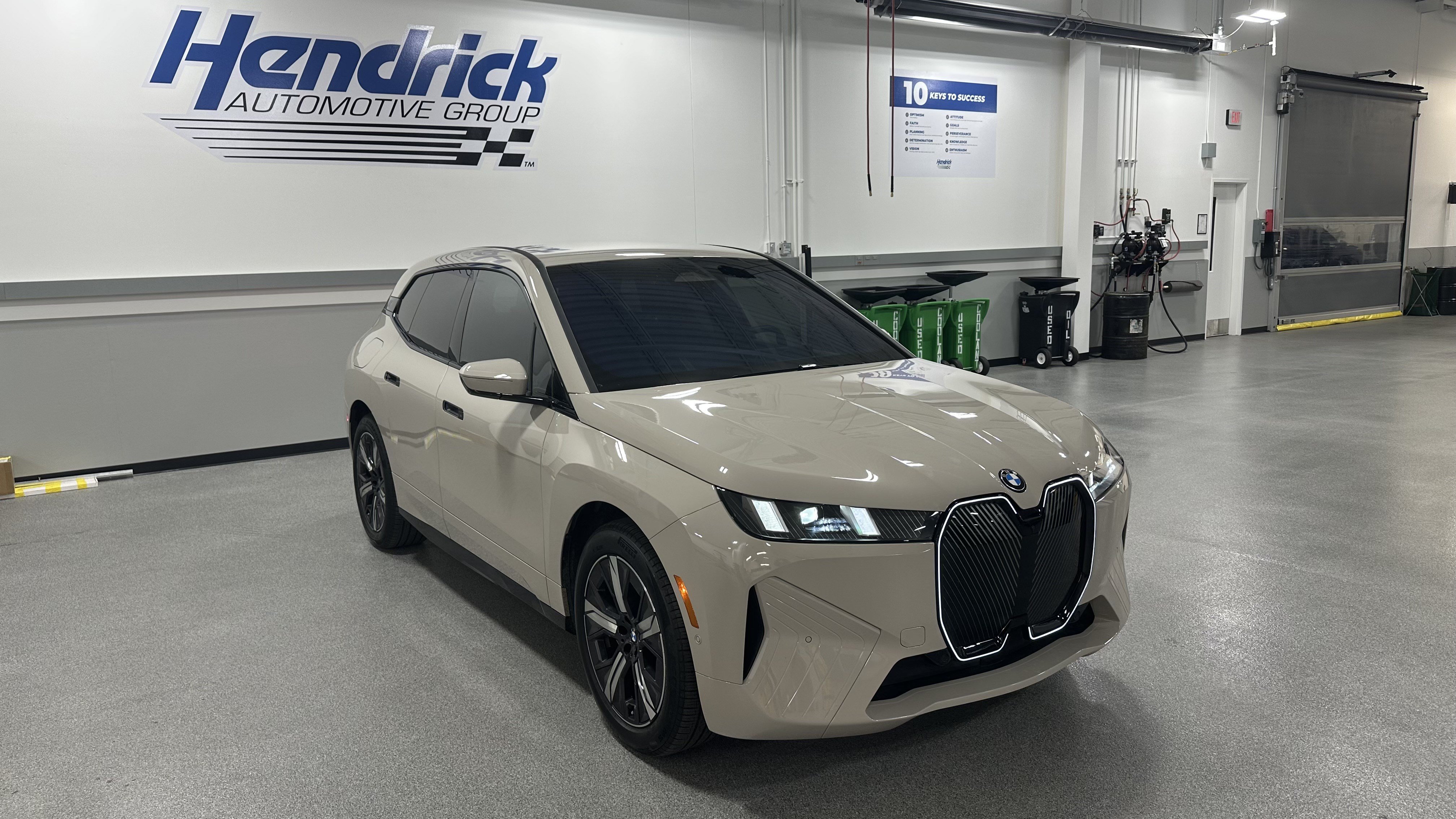 Certified 2026 BMW iX xDrive45 w/ Premium Package AWD/4WD image 2